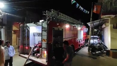 सिलेंडर फटने से घर में लगी आग, तीन लोग घायल