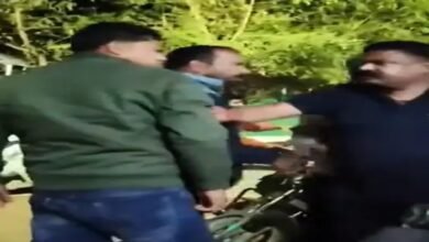 मंत्री जायसवाल के भांजों ने पुलिसकर्मियों के सामने युवक से की मारपीट, केस दर्ज