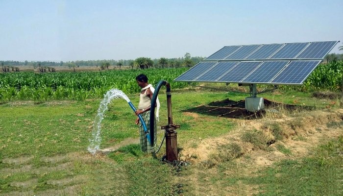 सौर सुजला योजना से किसान कर रहे सिंचाई, खेती करके ले रहे दोहरा मुनाफा