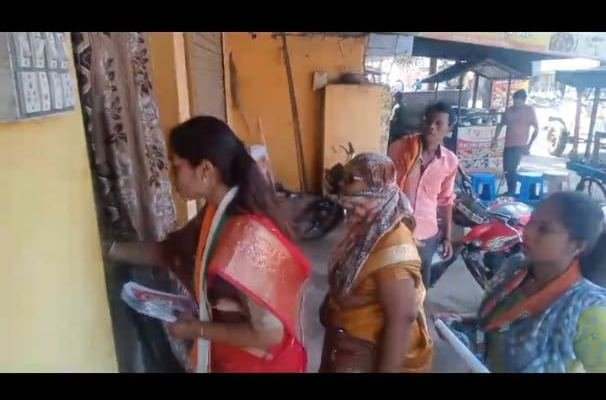 Municipal body elections: कांग्रेस प्रत्याशी निधि रवि साहू को वार्ड 11 से मिल रहा भरपूर समर्थन