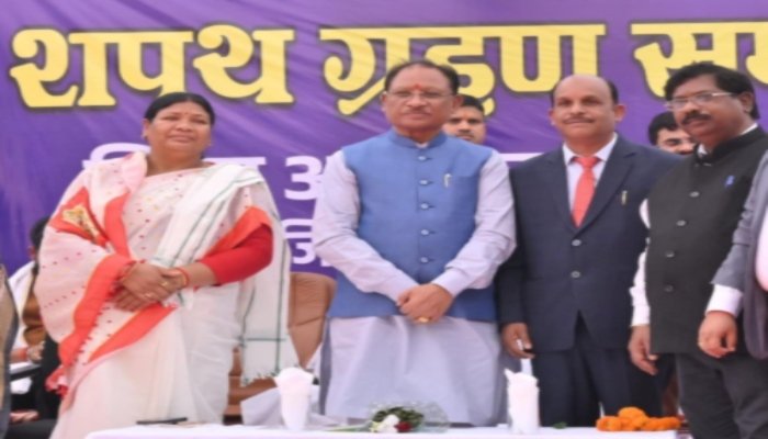 जशपुर जिला अधिवक्ता संघ के शपथ ग्रहण समारोह में मुख्यमंत्री श्री साय ने दिलाई शपथ, बार काउंसिल के लिए 1 करोड़ की घोषणा 1 1742129195 67280b1ebd9af4c7339f 1