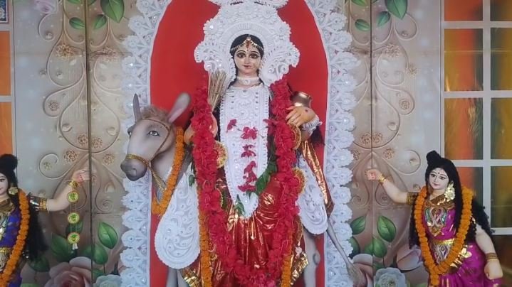 शीतला माता पूजा में दिखा श्रद्धा और भक्ति का संगम, श्रद्धालुओं में भक्तिभाव के साथ की माता की आराधना 1 CaptureXSAFSA
