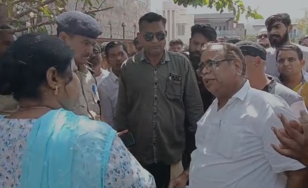 सिंधी समाज: भवन की दीवार तोड़ने पर बवाल, पार्षदों ने शपथ ग्रहण से किया इनकार 1 सिंधी समाज