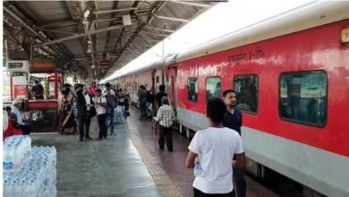 ट्रेन से कूड़ा