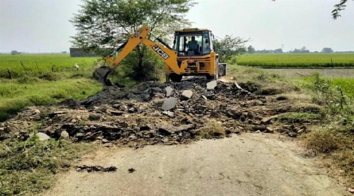 CG News:नगर सरकार बनते ही अतिक्रमण पर कार्रवाई, वान्या लॉन पर चला बुलडोजर 1 IMG 20250302 112946 1