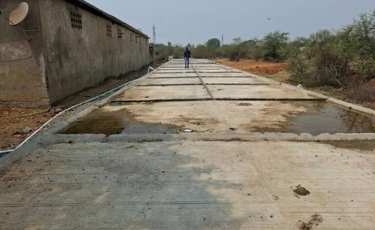 रेलवे की जमीन पर बनी सड़क, नगर निगम की कार्यशैली पर उठे सवाल 1 IMG 20250321 181719