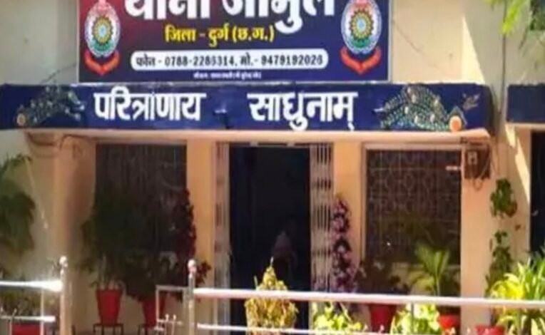 भिलाई में फिल्मी अंदाज में ठगी के आरोपी की गिरफ्तारी 1 IMG 20250323 144905