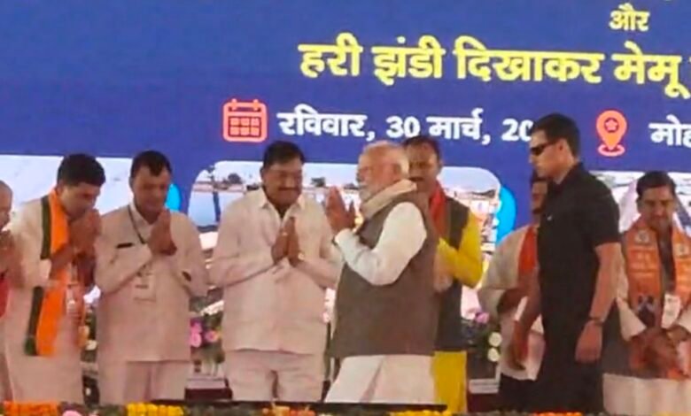 पीएम मोदी की आमसभा में विकास की बड़ी सौगात, बोले- ‘जिसको कोई नहीं पूछता, उसको मोदी पूजता है’ 1 IMG 20250330 181155