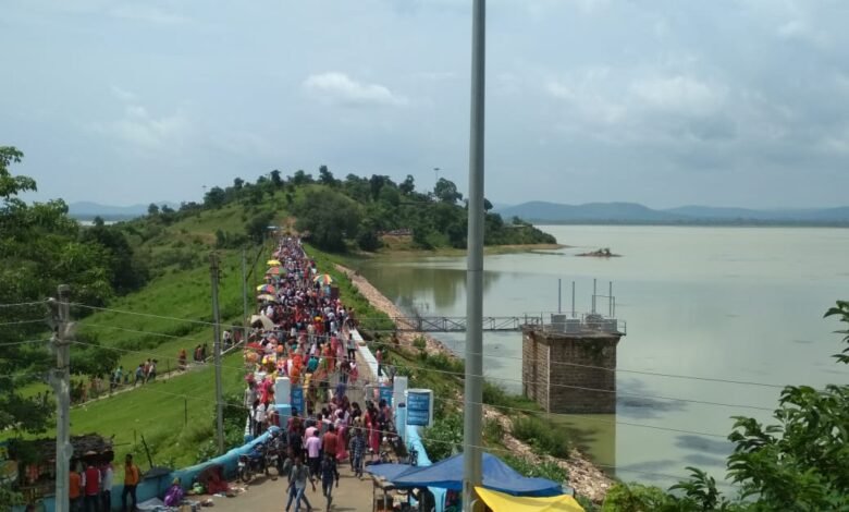 खूंटाघाट जलाशय से पानी कराया जाएगा उपलब्ध,नहर किनारे बसे ग्रामों को होगा फायदा 1 WhatsApp Image 2025 03 20 at 08.11.32