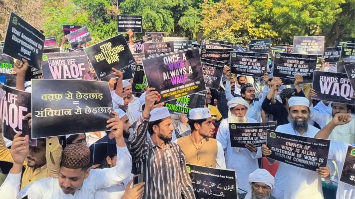 वक्फ संशोधन विधेयक 2024 के खिलाफ जंतर-मंतर पर प्रदर्शन 1 aimplb