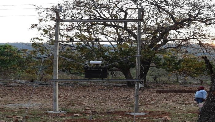 आजादी के 77 सालों बाद बीजापुर के तिमेनार में पहुंची बिजली, ग्रामीणों ने सीएम को बोला धन्यवाद 1 बीजापुर, तिमेनार, विद्युतीकरण, मुख्यमंत्री मजरा-टोला योजना, , 77 साल बाद बिजली, विकास,Bijapur, Timenar, Electrification, Chief Minister Majra-Tola Scheme, Electricity after 77 years, Development,