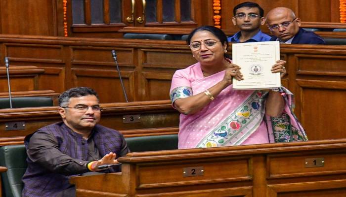 विधानसभा सत्र का आज आखिरी दिन: CAG रिपोर्ट पर हंगामे के आसार, CM प्रेस कॉन्फ्रेंस कर सकती हैं 1 image 2025 03 03T095933.406