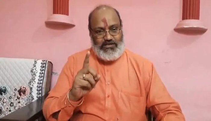 जूना अखाड़े के महामंडलेश्वर का विवादित वीडियो वायरल, हिंदुओं को दे रहे ISIS संगठन बनाने की नसीहत