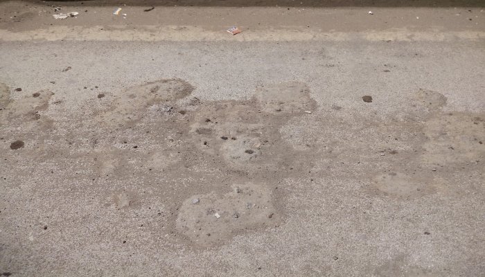 तालाब सौंदर्यीकरण के नाम पर सड़क बर्बाद कर रहा ठेकेदार, अफसर खामोश 1 तालाब सौंदर्यीकरण के नाम पर सड़क बर्बाद कर रहा ठेकेदार, अफसर खामोश