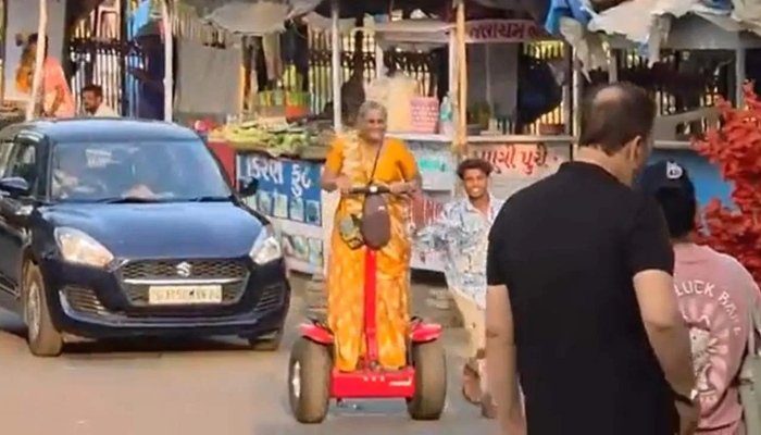 सापुतारा में 90 वर्षीय दादी ने सेगवे चलाकर दिखाया परफेक्ट बैलेंस, वीडियो वायरल 1 segway