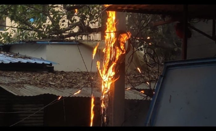 रजिस्ट्री कार्यालय में शॉर्ट सर्किट से मचा हड़कंप,बड़ी दुर्घटना टली