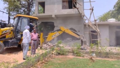 बिना अनुमति किया निर्माण, शादी हॉल पर चला बुलडोजर