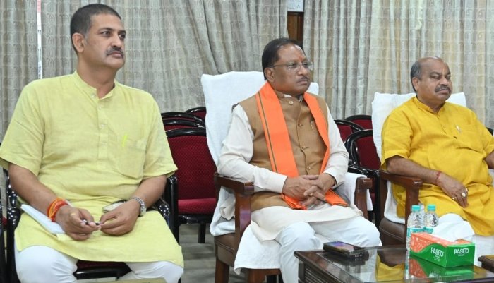 mind matter: CM साय ने जनप्रतिनिधियों और अधिकारियों के साथ सुनी ‘मन की बात’ 1 CM साय ने जनप्रतिनिधियों और अधिकारियों के साथ सुनी ‘मन की बात’