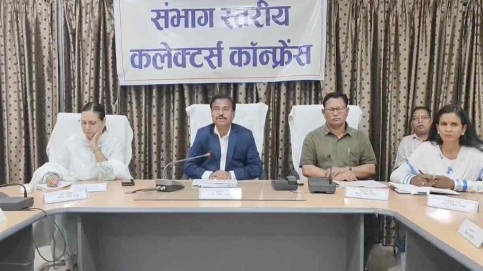 संभाग आयुक्त ने कलेक्टरों की ली क्लास, जल संकट और लंबित राजस्व मामलों का जल्द निराकरण करने दिए निर्देश