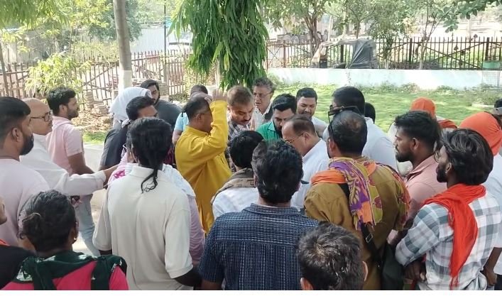 मतांतरण का आरोप, सांईधाम अपार्टमेंट में दो पादरी पुलिस हिरासत में 1 CaptureSFFF