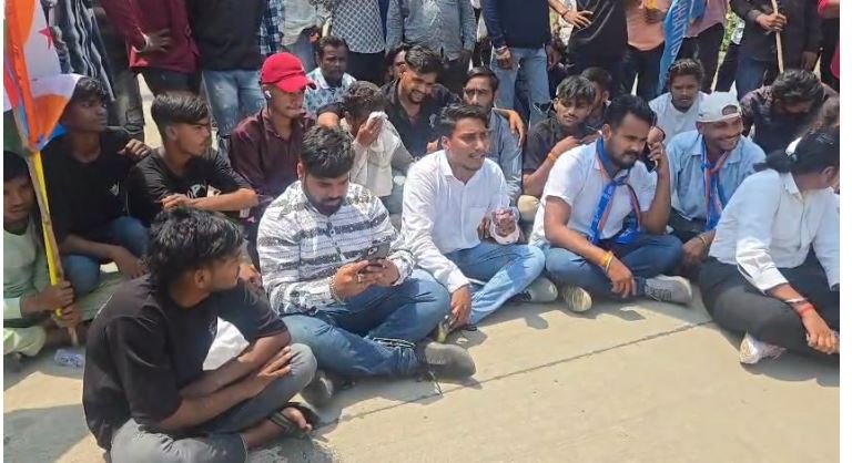 तालाबंदी के साथ मनाई गई विश्वविद्यालय की 'तेरहवीं', एनएसयूआई ने जताया विरोध 1 Captureadsf