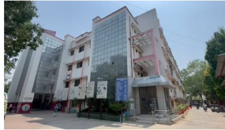 खुले बॉक्स और निष्क्रिय अग्निशामक यंत्र! क्या अस्पताल बन चुके हैं खतरे के घर? 1 Capturedcsadasd