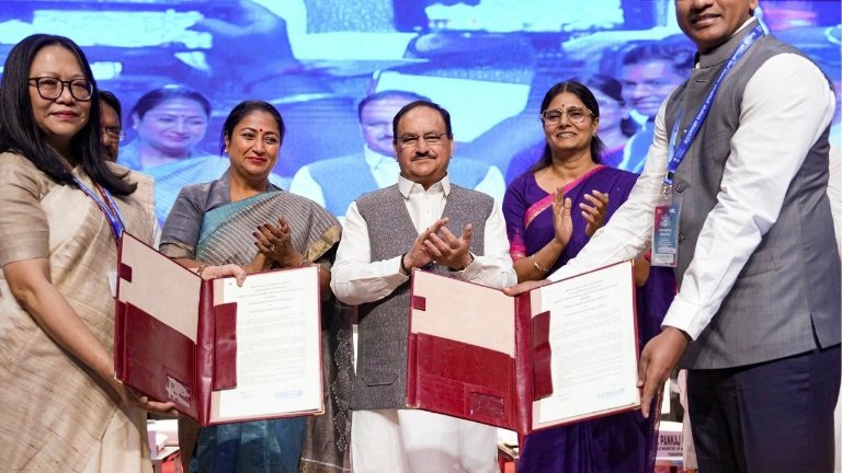 दिल्ली में शुरू हुई आयुष्मान भारत योजना: अब हर साल मिलेगा 10 लाख का मुफ्त इलाज 1 IMG 20250405 184540