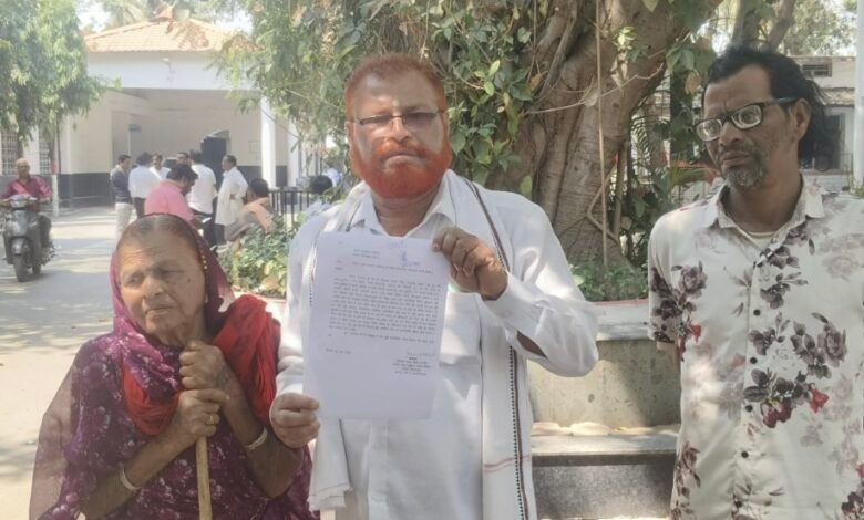 गोत्र में विवाह करने पर परिवार का सामाजिक बहिष्कार 1 IMG 20250409 163915 1