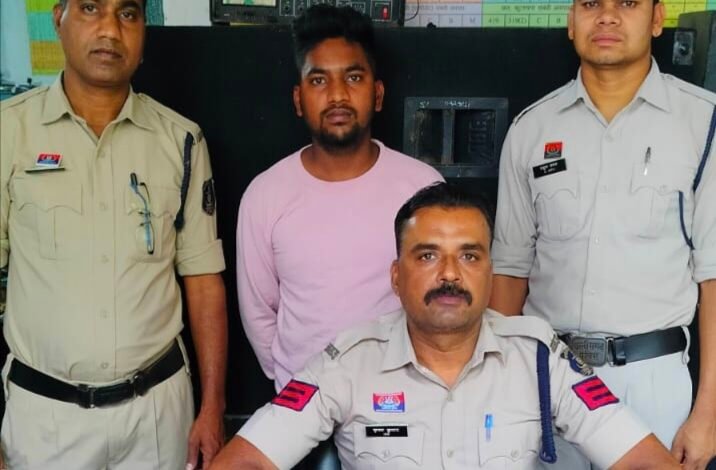 दुकान में चोरी करने वाला युवक गिरफ्तार, पुलिस ने बरामद किया मोबाइल 1 IMG 20250410 161226