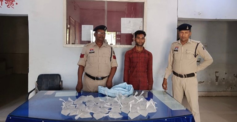 हीर्री पुलिस की बड़ी कार्रवाई : अवैध शराब के साथ आरोपी गिरफ्तार 1 IMG 20250414 200040