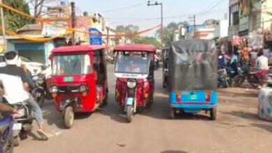 ई-ऑटो चालकों की मनमानी से बिगड़ी ट्रैफिक व्यवस्था, शहर जाम से बेहाल 10 IMG 20250419 160646 1