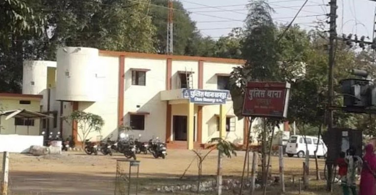 मानसिक रूप से बीमार युवक की रहस्यमय मौत, बिना पोस्टमार्टम शव सौंपने पर गांव में हंगामा 1 IMG 20250421 122710