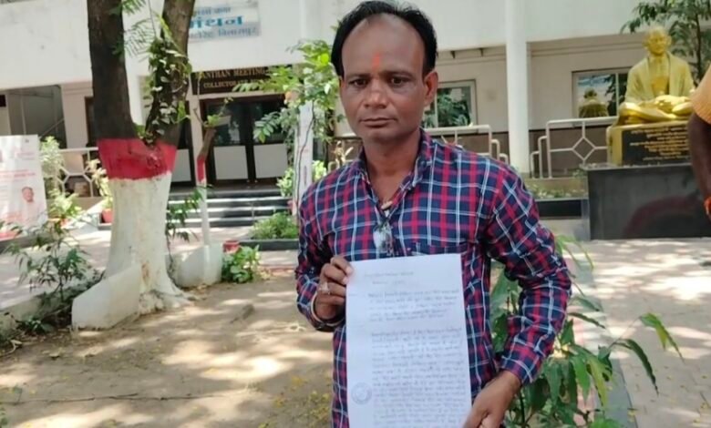 बेलगहना: 5 हजार की लूट और मोबाइल तोड़फोड़ का मामला, पुलिस पर लापरवाही का आरोप 1 IMG 20250421 160529