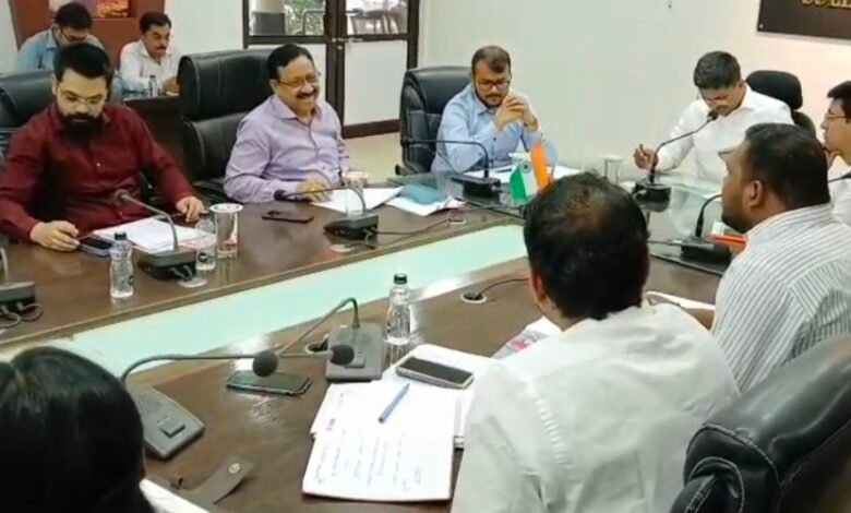कलेक्टर ने जनदर्शन में मिले आवेदनों के त्वरित समाधान के दिए निर्देश 1 IMG 20250421 173657