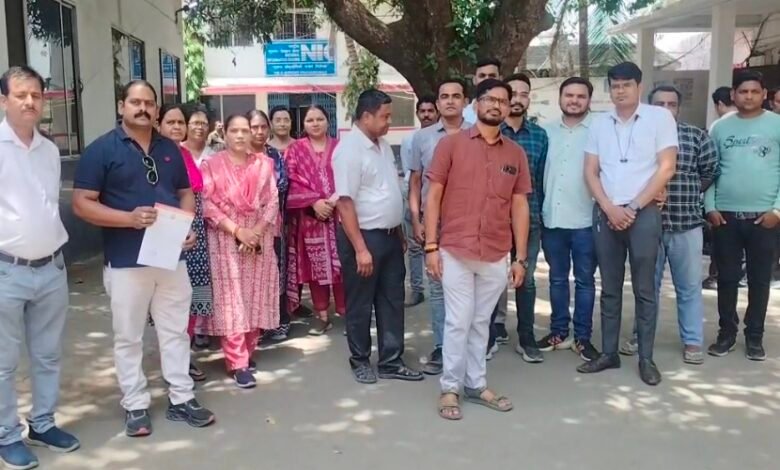 पुरानी कंपोजिट बिल्डिंग में पानी की भारी किल्लत, कर्मचारियों को हो रही भारी परेशानी 1 IMG 20250422 141343