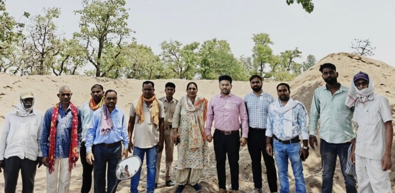 मुंगेली में रेत के अवैध भंडारण पर बड़ी कार्रवाई, 1000 ट्राली रेत जब्त 1 IMG 20250424 112244
