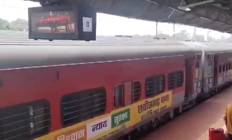 महिला कोच में घुसपैठ और बिना टिकट सफर पर रेलवे की सख्ती, 121 लोगों पर कार्रवाई 1 IMG 20250425 170855