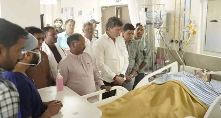 रोपवे हादसे में घायल भाजपा नेता का हालचाल जानने पहुंचे प्रदेश अध्यक्ष किरण देव और पवन साय 1 IMG 20250426 141834