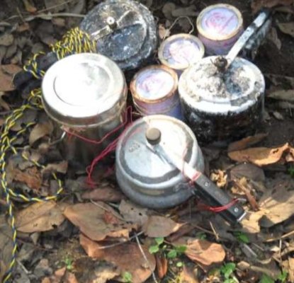 धमतरी में नक्सलियों का मिला ठिकाना, 9 जिंदा बम बरामद