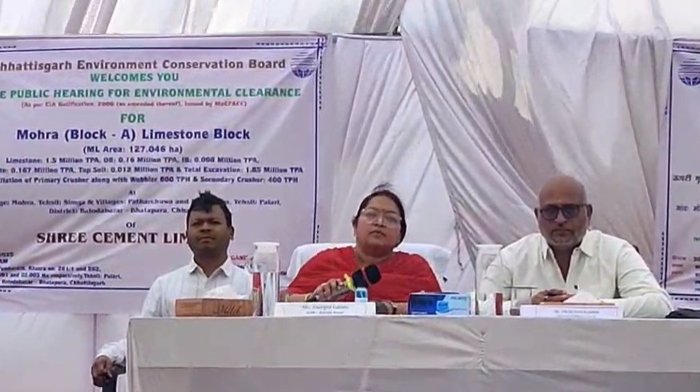 श्री सीमेंट खदान विस्तार पर जमकर हंगामा, जनसुनवाई में सरपंच से लेकर कांग्रेस अध्यक्ष तक ने जताई आपत्ति, मंच छोड़कर भागे अधिकारी