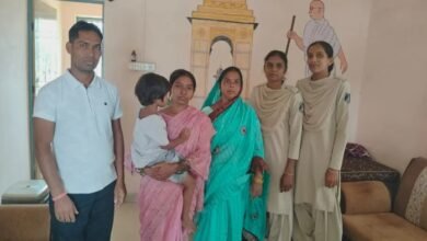 महिला पुलिस ने दिखाई सतर्कता, मानसिक रोगी महिला और 4 साल की बच्ची को किया परिजनों के हवाले