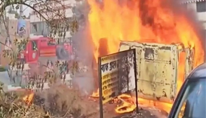 पश्चिम बंगाल में हालात बिगड़े, बीएसएफ एडीजी करेंगे मालदा-मुर्शिदाबाद का दौरा 1 image 2025 04 14T121450.573