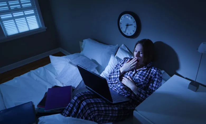 नींद की कमी : सोने से पहले कहीं आप भी तो नहीं कर रहे ये गलती? 1 sleeping late night