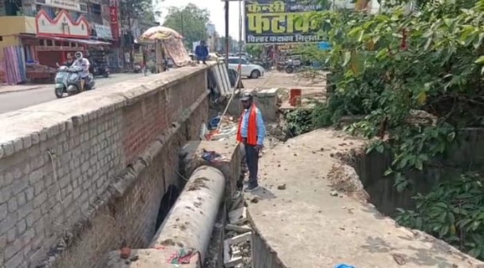 Illegal possession: अधिकारियों की चूक या मिलीभगत, 100 साल पुराने नाले पर कब्जे का खेल, अब जागा निगम प्रशासन 1 अधिकारियों की चूक या मिलीभगत, 100 साल पुराने नाले पर कब्जे का खेल, अब जागा निगम प्रशासन