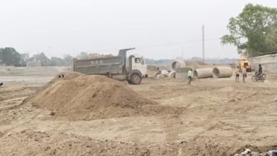 अरपा नदी के किनारे अधूरा सड़क निर्माण बना सिर का दर्द, विवाद के बाद फिर से हुआ काम शुरू