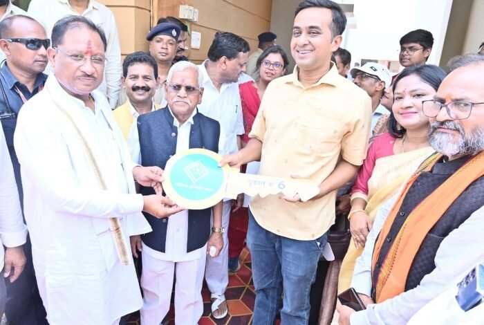CM साय ने अटल विहार योजना के तहत किया 226 आवासों का लोकार्पण, सौंपी सपनों के घर की चाबी