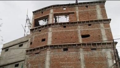 नगर निगम की कार्रवाई जारी, नाले के पास का 4 मंजिला मकान धराशायी