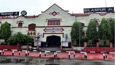 रेलवे प्रबंधन ने यात्रियों की सुरक्षा को लेकर की अनूठी पहल, बॉडी वार्न कैमरों से होगी निगरानी