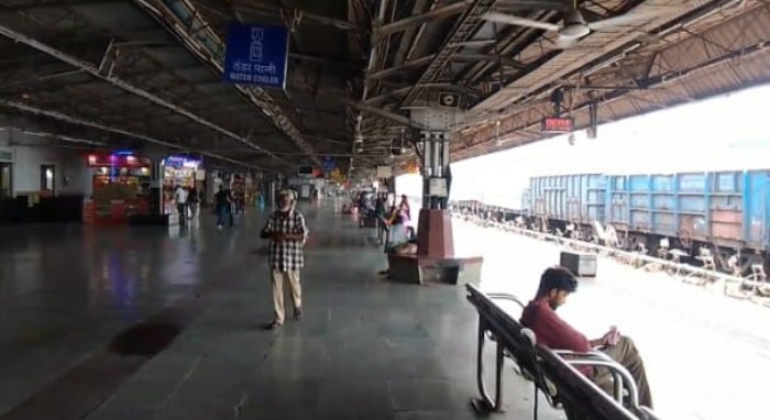 नींद से जागा रेल प्रशासन, स्टेशन पर मिस्टिंग मशीन शुरू