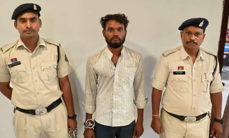 Thief arrested: ड्राइवर ने आपने ही मालिक के दुकान से की लाखों की चोरी, पुलिस ने किया गिरफ्तार 1 ड्राइवर ने आपने ही मालिक के दुकान से की लाखों की चोरी, पुलिस ने किया गिरफ्तार